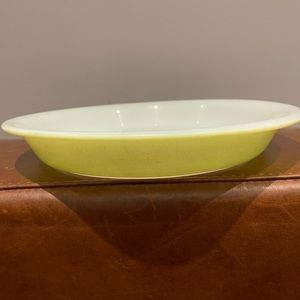 Vintage lime green Pyrex pie plate